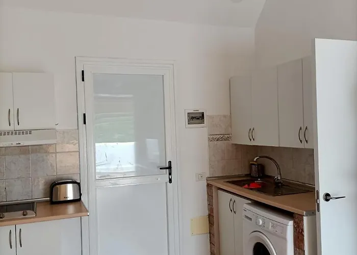 Lellashome Адехе